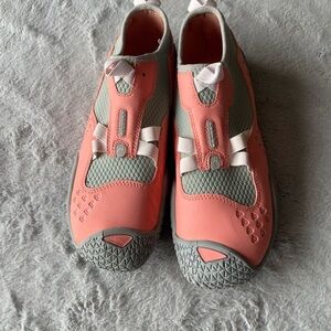 Teva pink proton Coral and Gray Athletic Shoes Sz 8